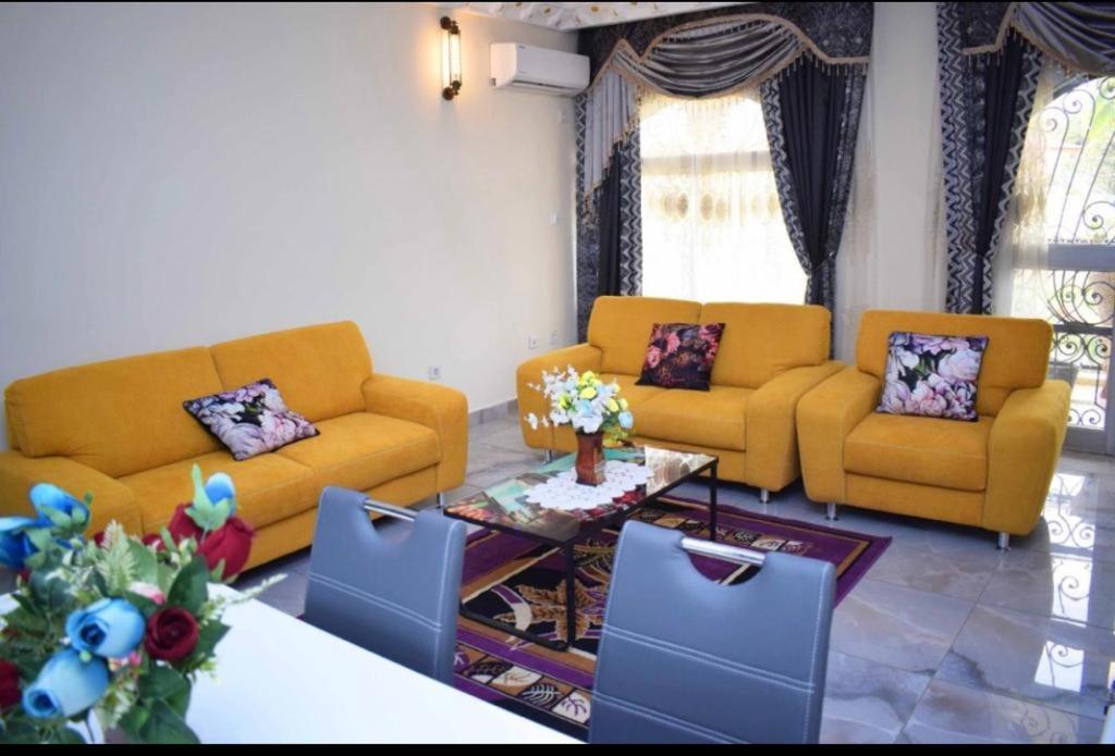Residence Ambassa Etienne & Therese Yaoundé エクステリア 写真