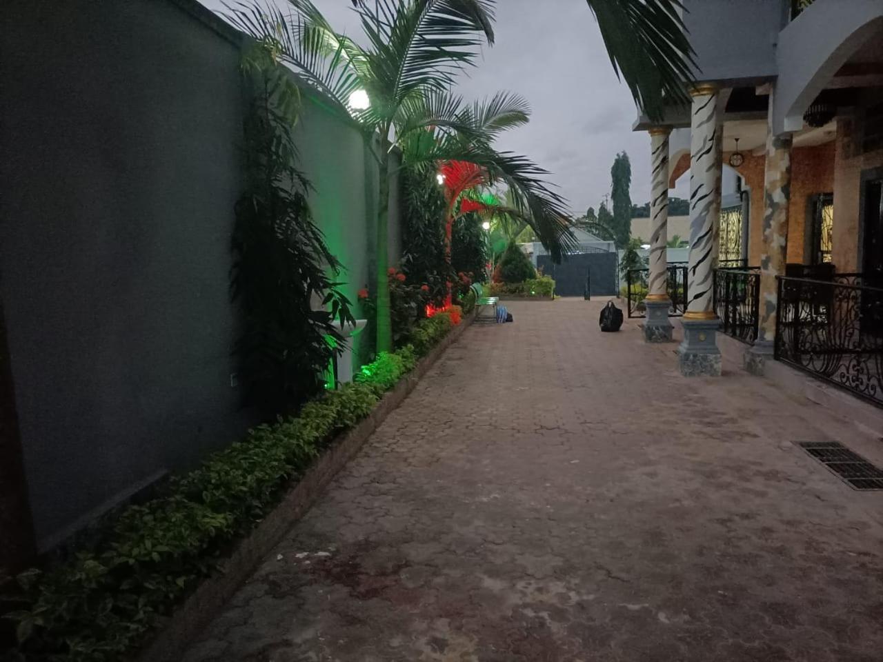 Residence Ambassa Etienne & Therese Yaoundé エクステリア 写真