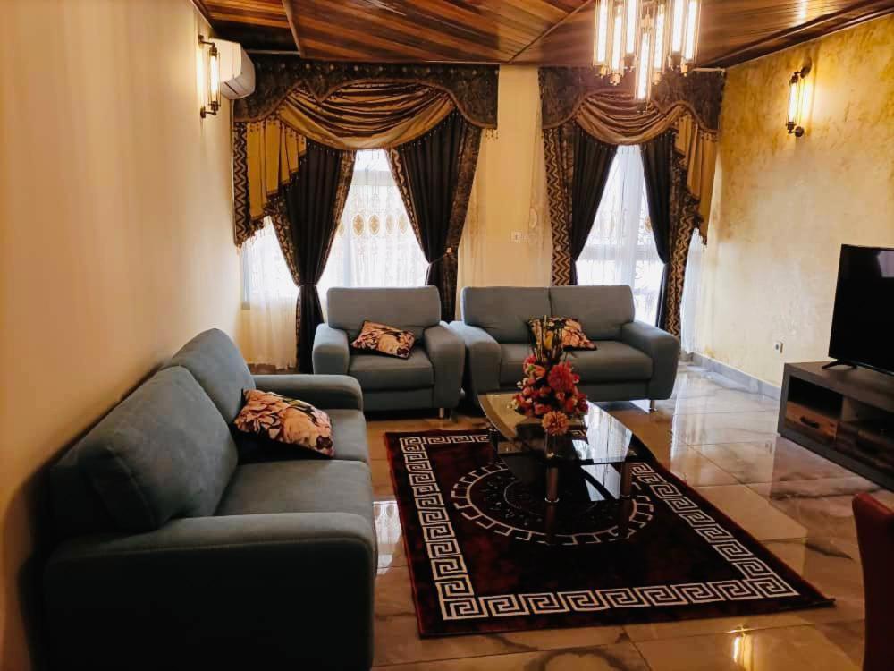 Residence Ambassa Etienne & Therese Yaoundé エクステリア 写真
