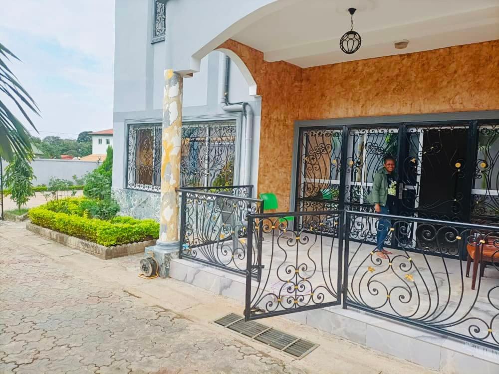 Residence Ambassa Etienne & Therese Yaoundé エクステリア 写真