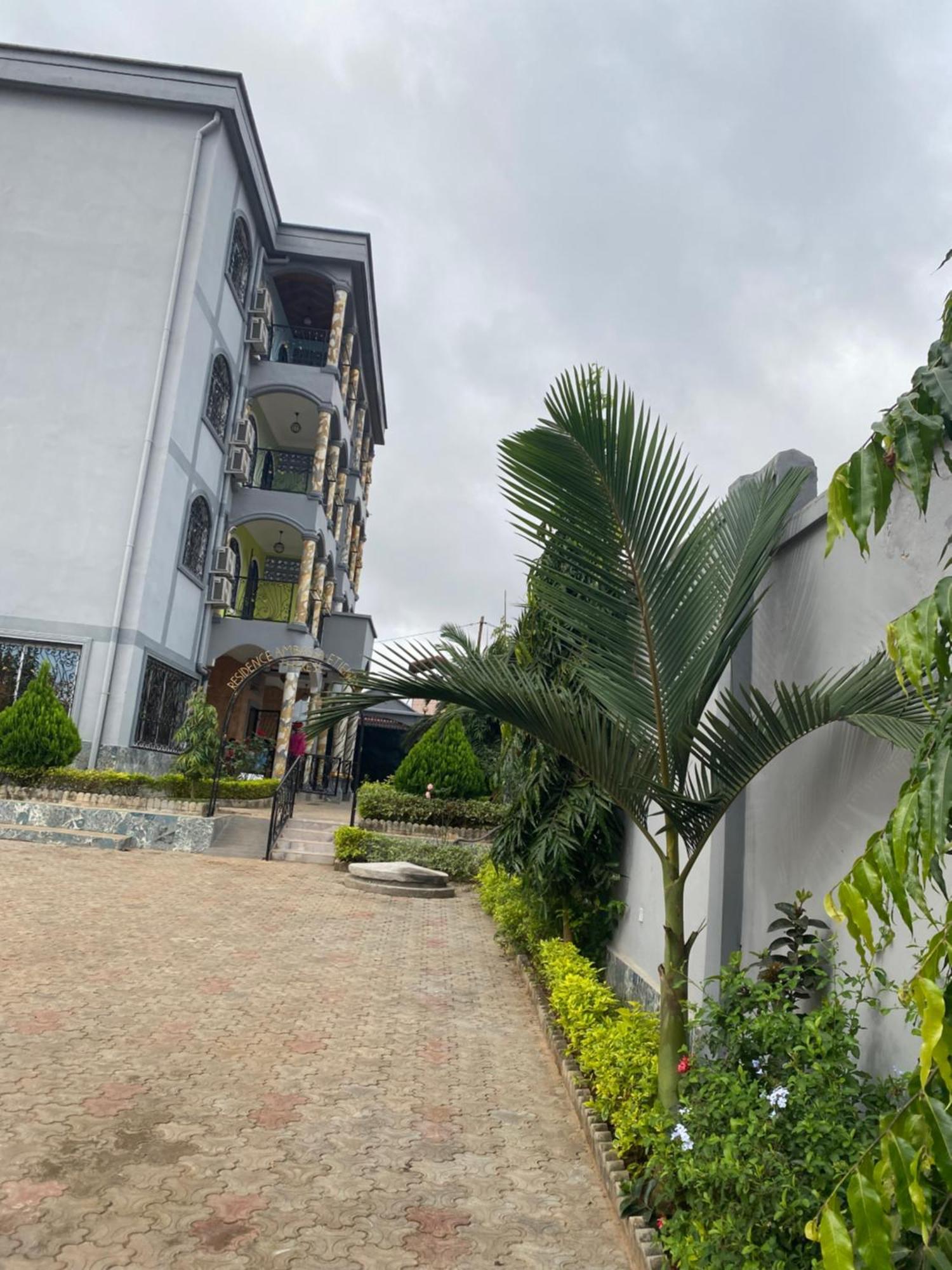 Residence Ambassa Etienne & Therese Yaoundé エクステリア 写真